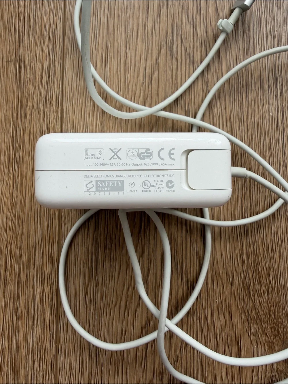 Apple 60W MagSafe 2 Power Adapter in White